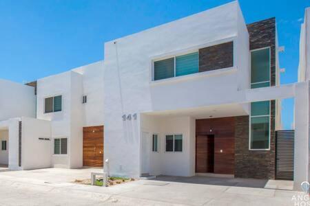 Spacious Home With Private Yard And Community Pool La Paz Exterior photo